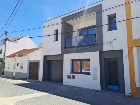 Moradia T4 com garagem a 5 minutos do Baleal