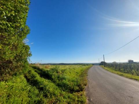 Lote para construção de 6.920m² e vista estupenda sobre o Campo