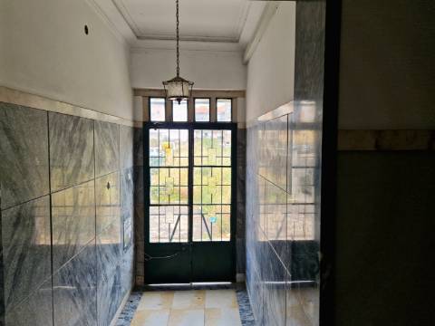 Prédio na Amadora, com 6 frações de habitação para rentabilidade