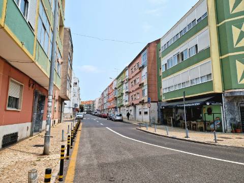 Prédio na Amadora, com 6 frações de habitação para rentabilidade
