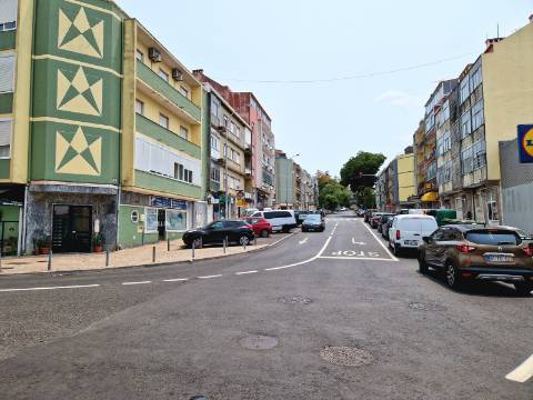 Prédio na Amadora, com 6 frações de habitação para rentabilidade