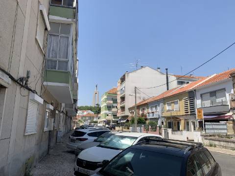 Prédio para rendimento em Almada