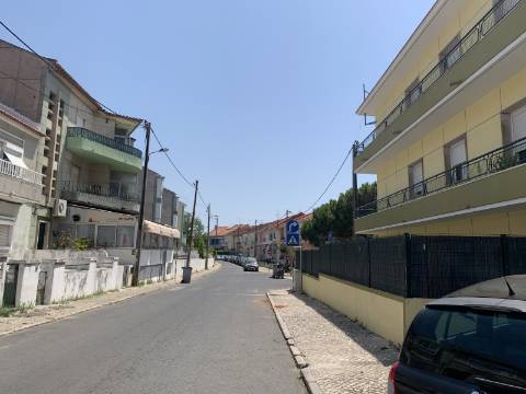 Prédio para rendimento em Almada