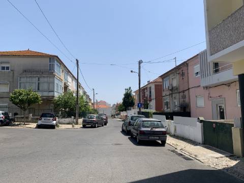 Prédio para rendimento em Almada