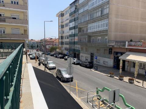 Prédio para rendimento em Almada
