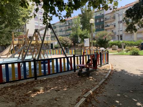 Prédio para rendimento na Cova da Piedade, Almada