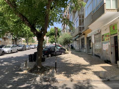Prédio para rendimento na Cova da Piedade, Almada