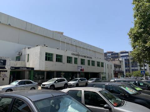 Prédio para rendimento na Cova da Piedade, Almada
