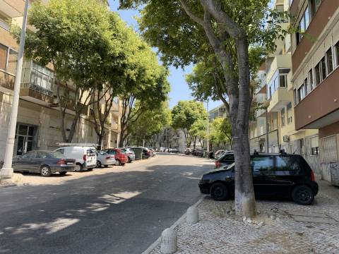 Prédio para rendimento na Cova da Piedade, Almada