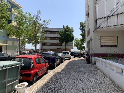 Prédio para rendimento na Cova da Piedade, Almada