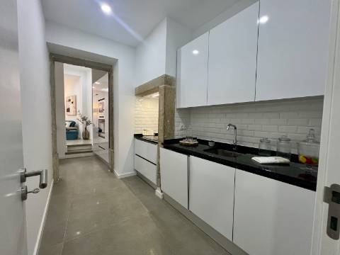 Apartamento T3 luminoso e a estrear a poucos minutos da Graça