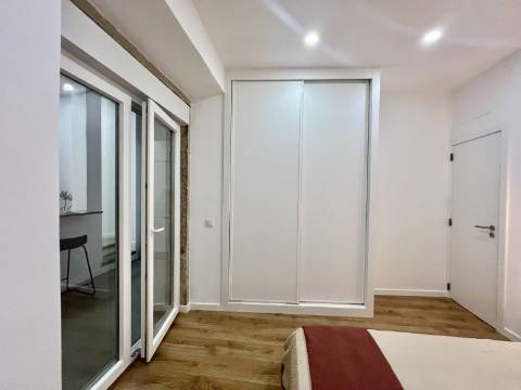 Apartamento T3 luminoso e a estrear a poucos minutos da Graça
