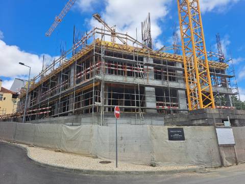 T1 Novo com varanda e garagem bem localizado em Leiria