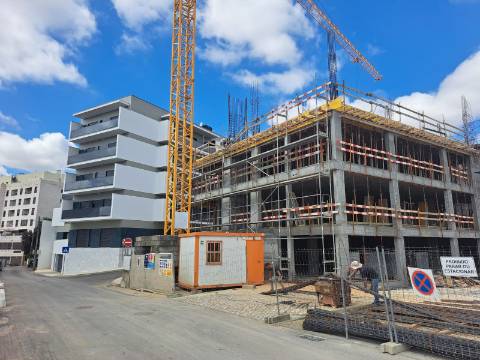 T1 Novo com varanda e garagem bem localizado em Leiria