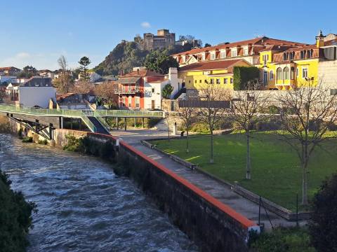 T2 Novo com varanda e garagem bem localizado em Leiria