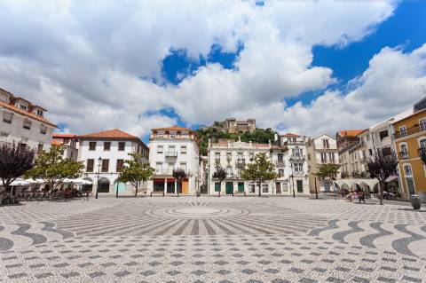 T2 Novo com varanda e garagem bem localizado em Leiria