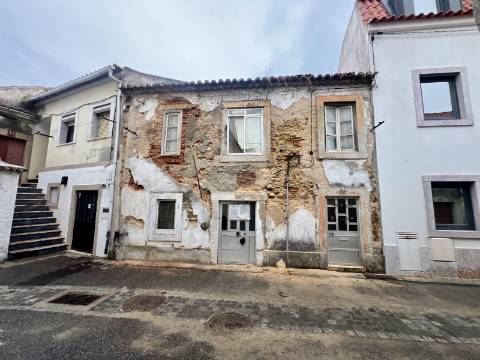 Transforme história em rentabilidade Prédio para reconstrução a poucos metros do passadiço à beira rio no Seixal