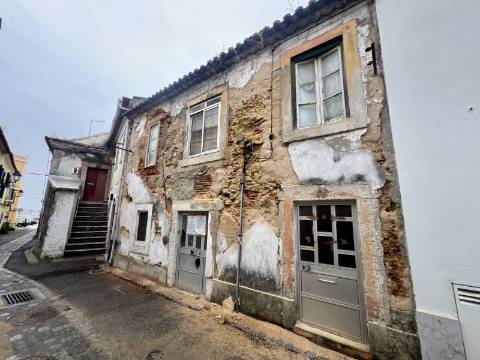 Transforme história em rentabilidade Prédio para reconstrução a poucos metros do passadiço à beira rio no Seixal