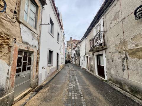 Transforme história em rentabilidade Prédio para reconstrução a poucos metros do passadiço à beira rio no Seixal