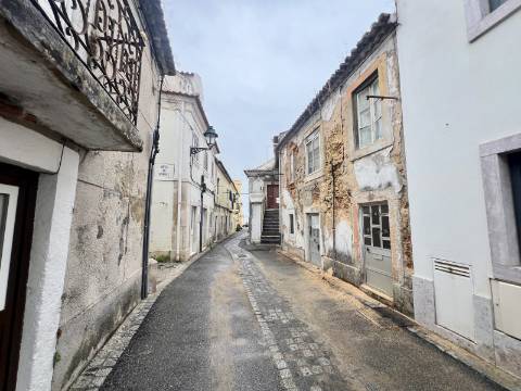 Transforme história em rentabilidade Prédio para reconstrução a poucos metros do passadiço à beira rio no Seixal