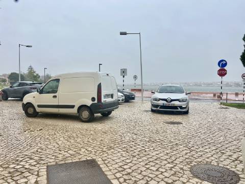 Transforme história em rentabilidade Prédio para reconstrução a poucos metros do passadiço à beira rio no Seixal