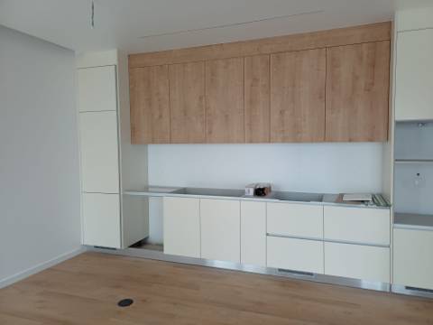 Moradia Geminada V2+1 no centro da cidade, Ourém