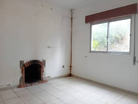 Moradia T3 com Terreno de 2660 m² em Rio de Couros, Ourém