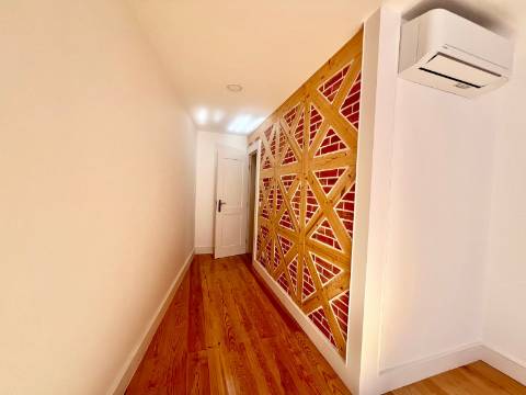 Exclusivo apartamento T2 de charme histórico e acabamentos de excelência