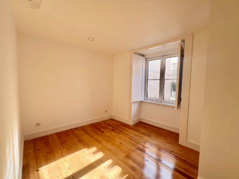 Exclusivo apartamento T2 de charme histórico e acabamentos de excelência