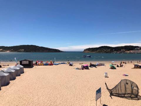 Moradia V3 térrea com piscina a 5 minutos das praias