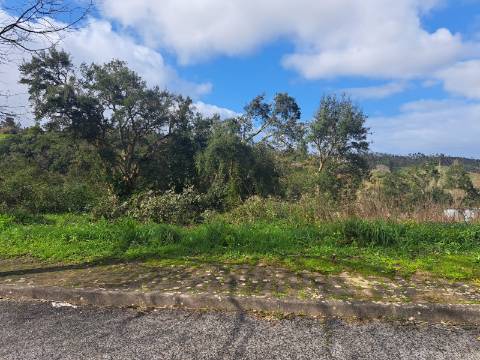 Terreno de 562m2 urbano em Barreira, Leiria