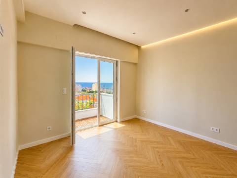 T2 premium a estrear com varanda, vista panorâmica sobre o rio Tejo e 2 elevadores - São Vicente - Lisboa