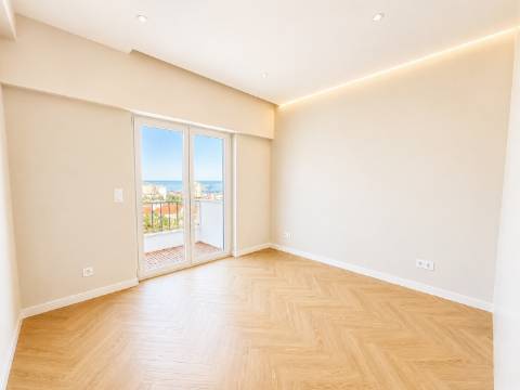 T2 premium a estrear com varanda, vista panorâmica sobre o rio Tejo e 2 elevadores - São Vicente - Lisboa
