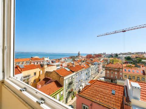 T2 premium a estrear com varanda, vista panorâmica sobre o rio Tejo e 2 elevadores - São Vicente - Lisboa