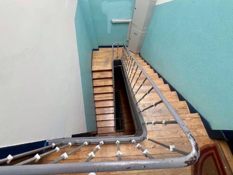 Apartamento T2 com varanda e vista de cidade - totalmente renovado