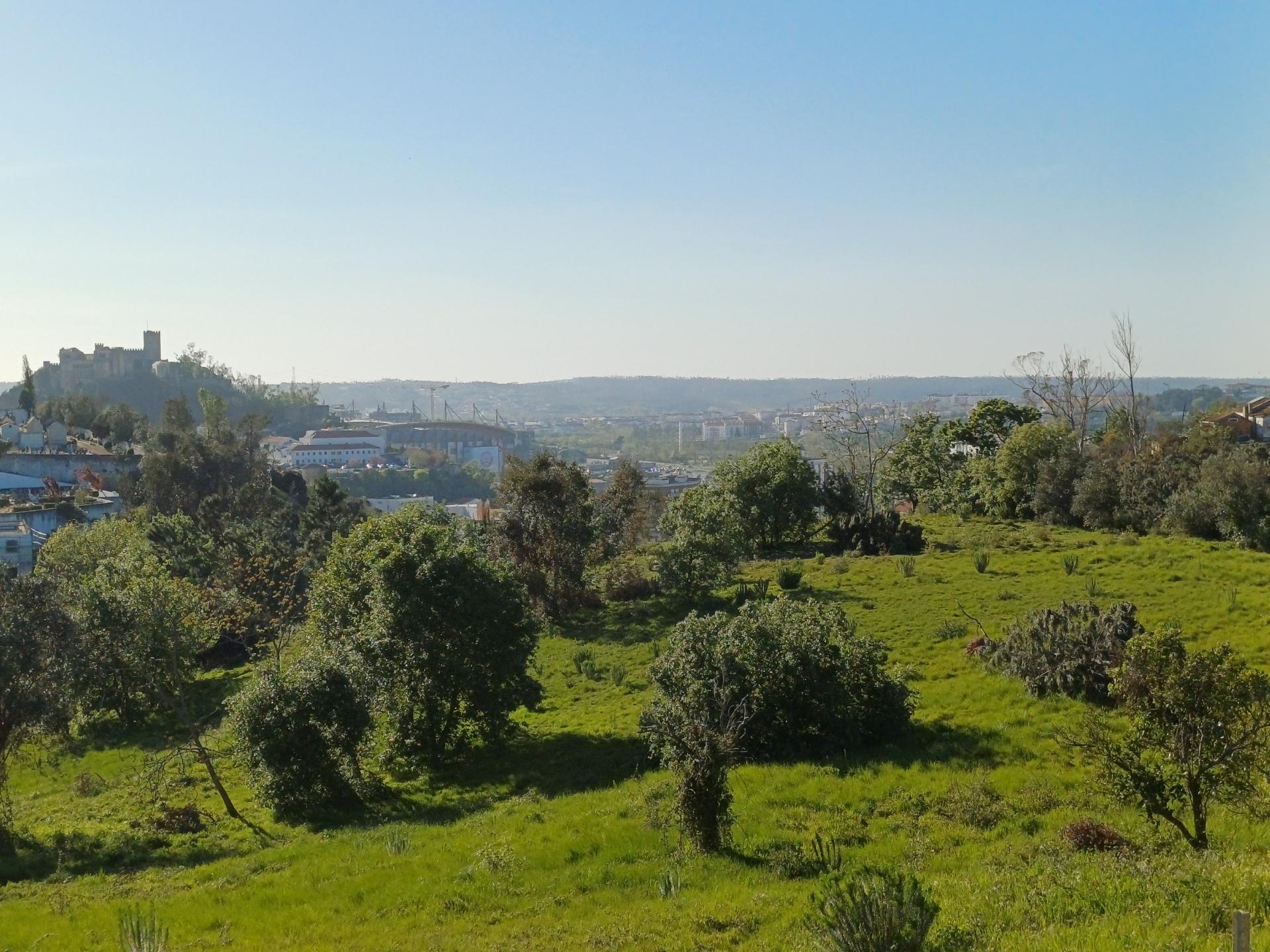 Terreno com 1.342 m² localizado no centro de Leiria, com uma vista privilegiada para o castelo