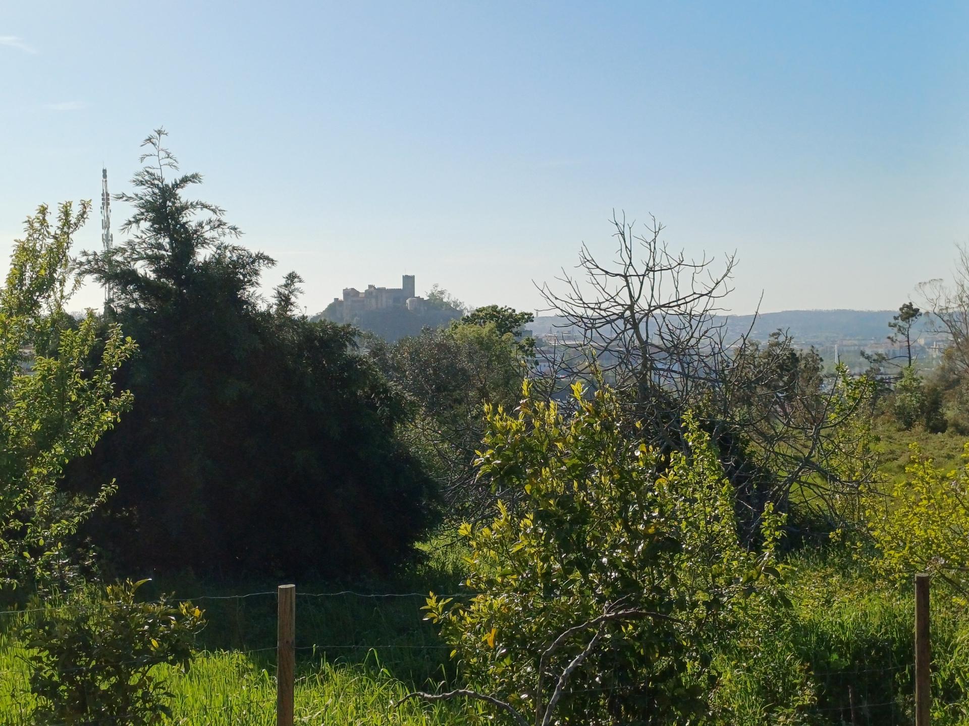 Terreno com 1.342 m² localizado no centro de Leiria, com uma vista privilegiada para o castelo