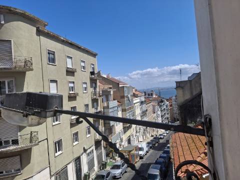 Apartamento com terraço para reabilitação - São Vicente