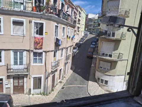 Apartamento com terraço para reabilitação - São Vicente