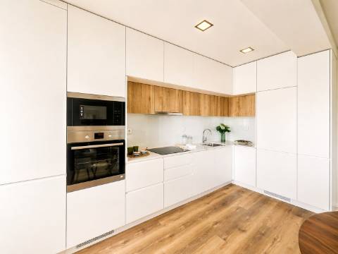 Apartamento T3 com varanda em reabilitação - Benfica
