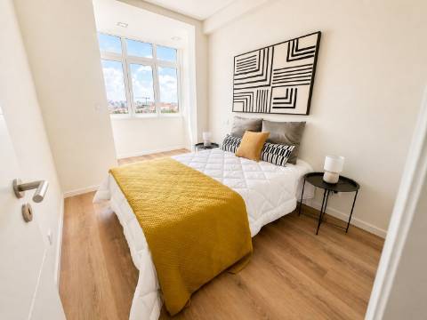 Apartamento T3 com varanda em reabilitação - Benfica