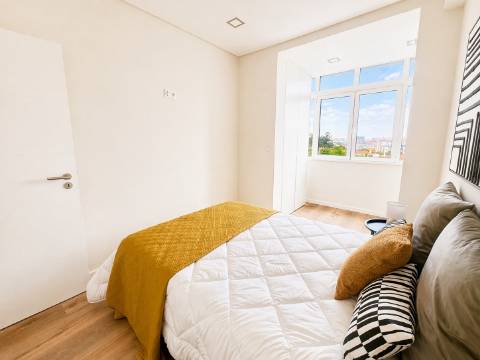 Apartamento T3 com varanda em reabilitação - Benfica