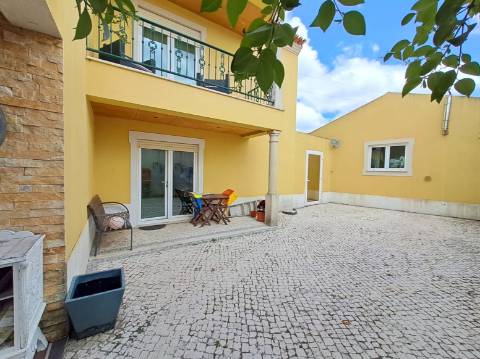 Moradia V4+1 em Roliça, em condomínio Domicillium Villas