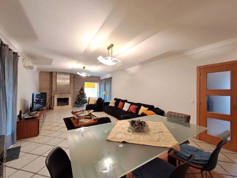 Moradia V4+1 em Roliça, em condomínio Domicillium Villas