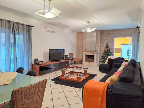 Moradia V4+1 em Roliça, em condomínio Domicillium Villas