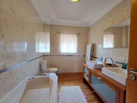 Moradia V4+1 em Roliça, em condomínio Domicillium Villas