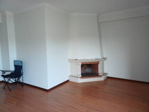 Bom apartamento T3 no centro de Ourém