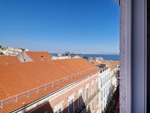 Apartamento T2+2 no Largo do Carmo