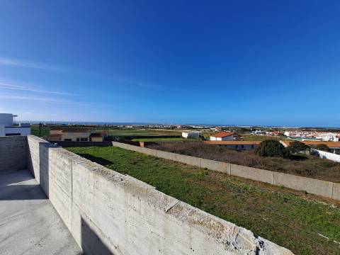 Moradia V3+1 com vista para a península de Peniche