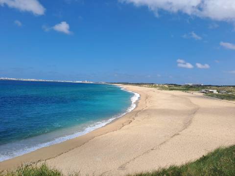 Moradia V3+1 com vista para a península de Peniche